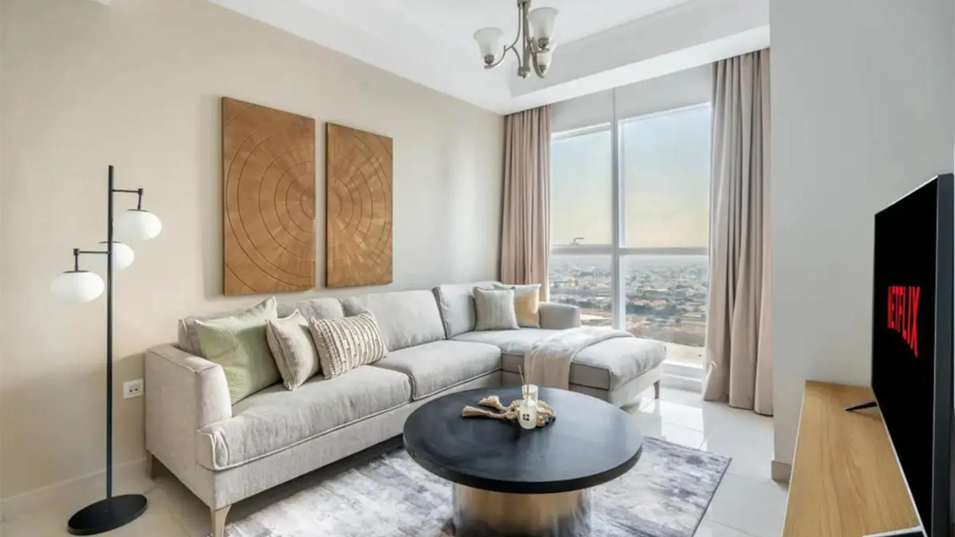 Magnificiant 1Br Apartment In Court Tower With Canal View Dubai
